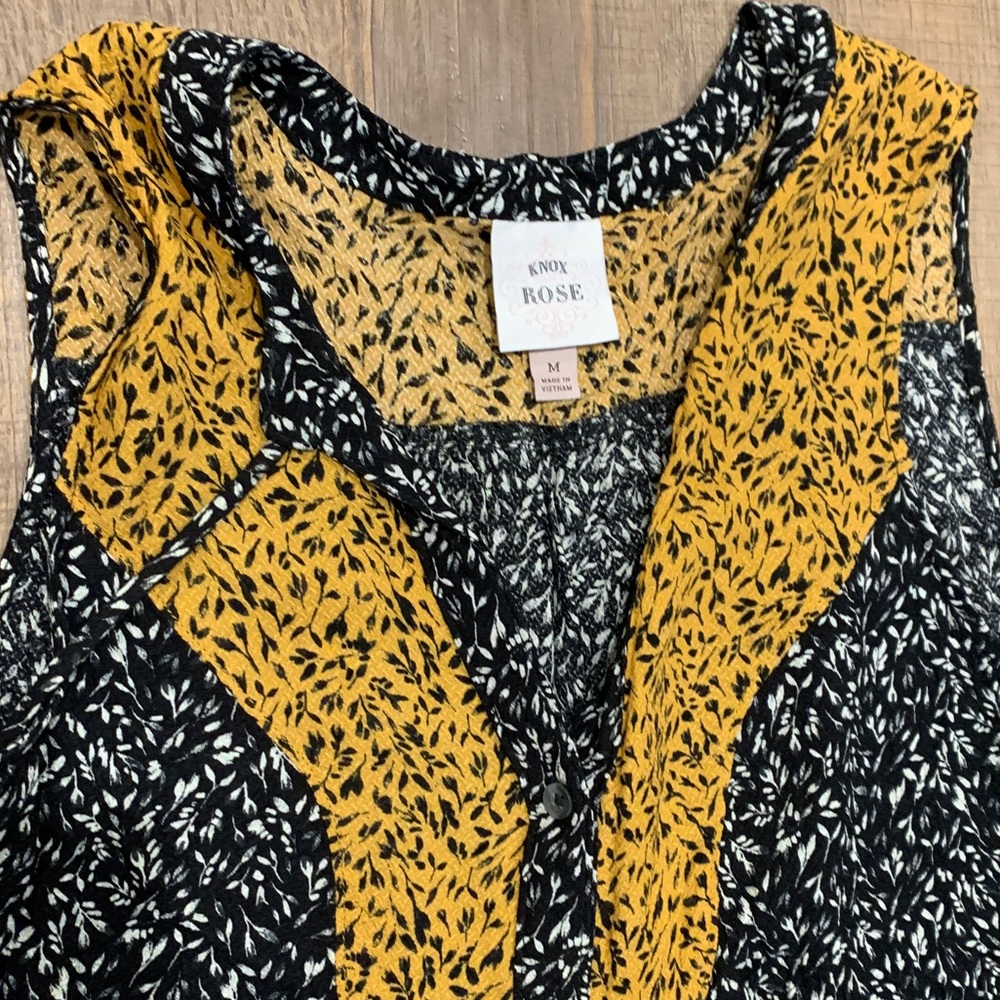 Knox Rose Button Front Tank - Picture 2 of 4